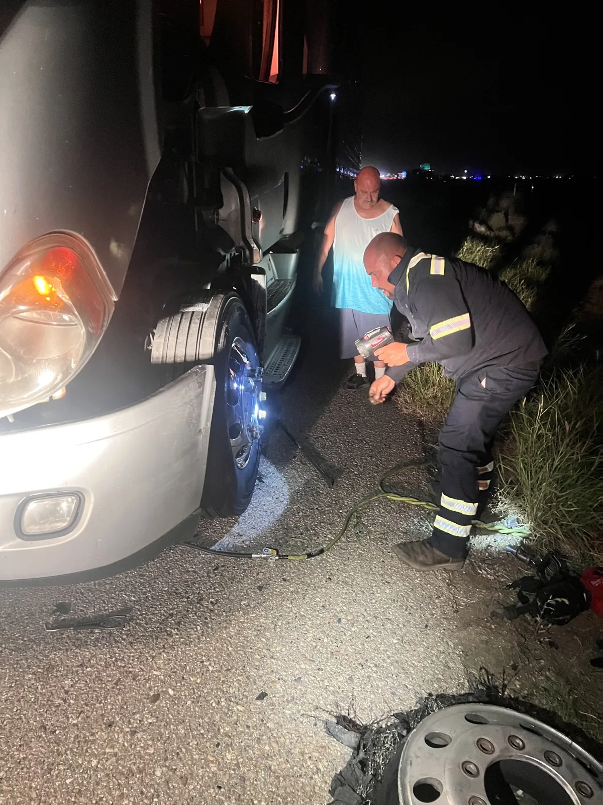 24/7 night roadside semi tire service in Tucson